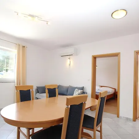 アパート In Mit Eigenem Balkon By Interhome