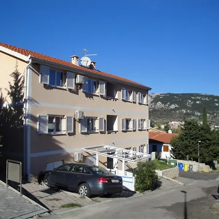 Apartament In Mit Eigenem Balkon By Interhome